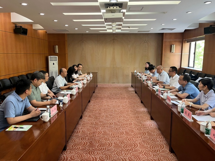 文育锋带队赴清华大学考察交流