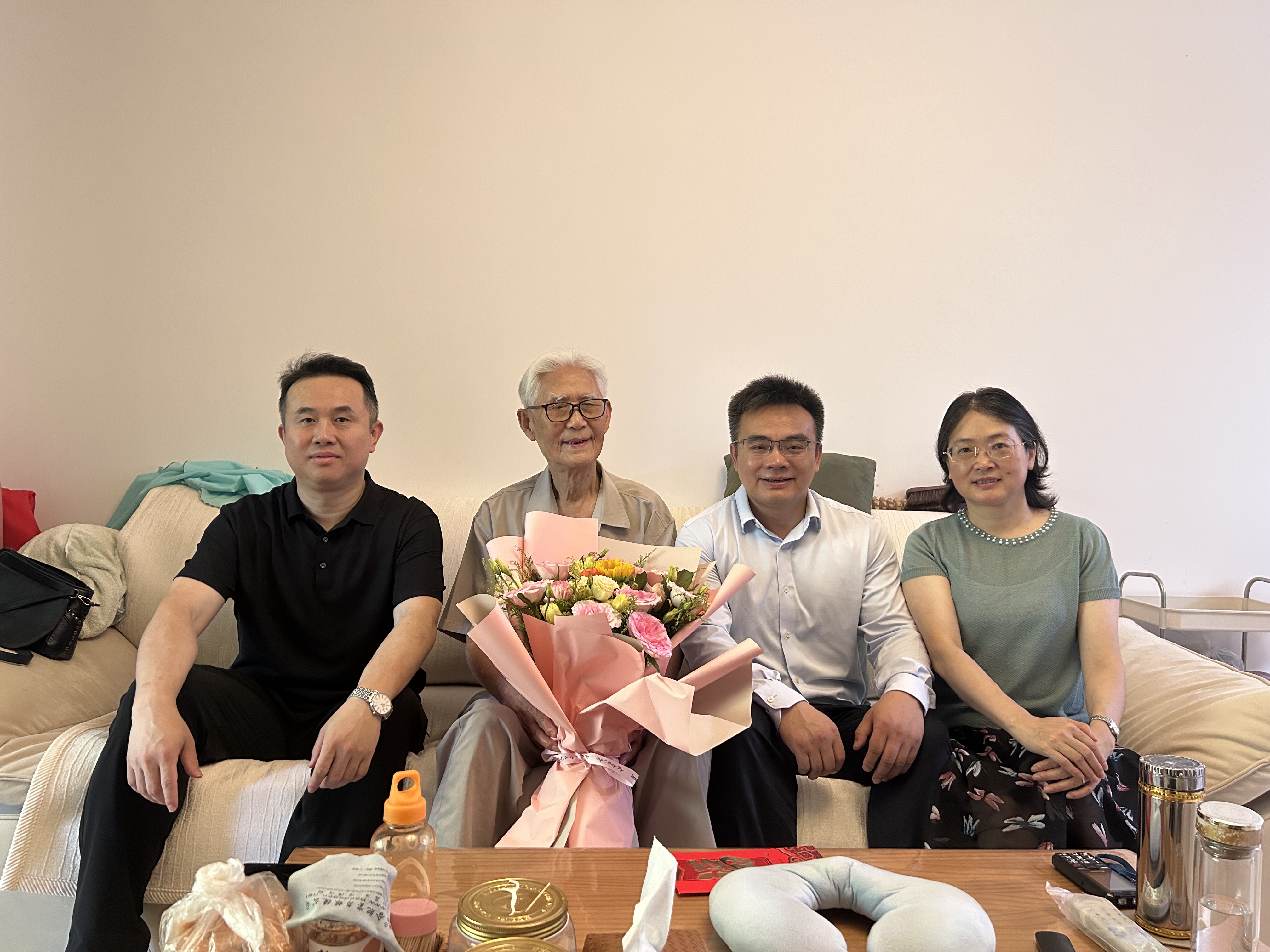 张智慰问